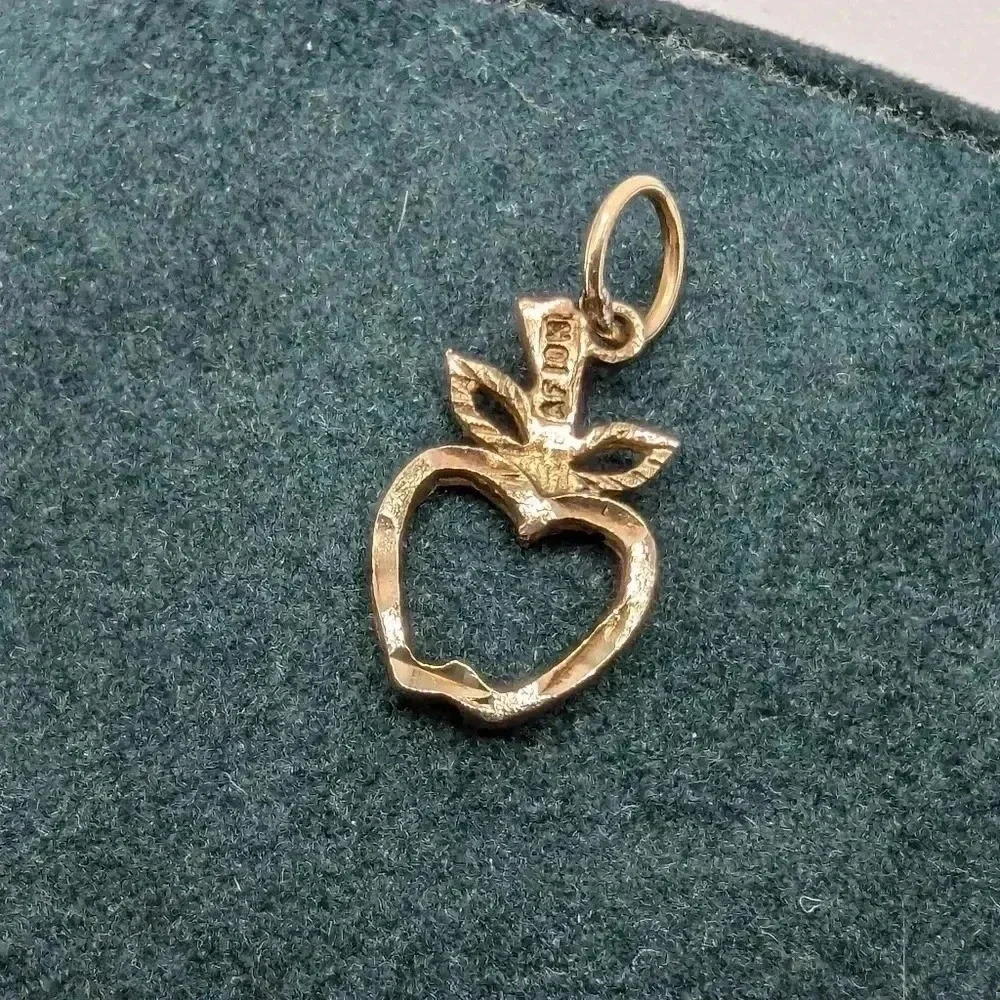 10k yellow gold apple  pendant - Picture 2 of 4